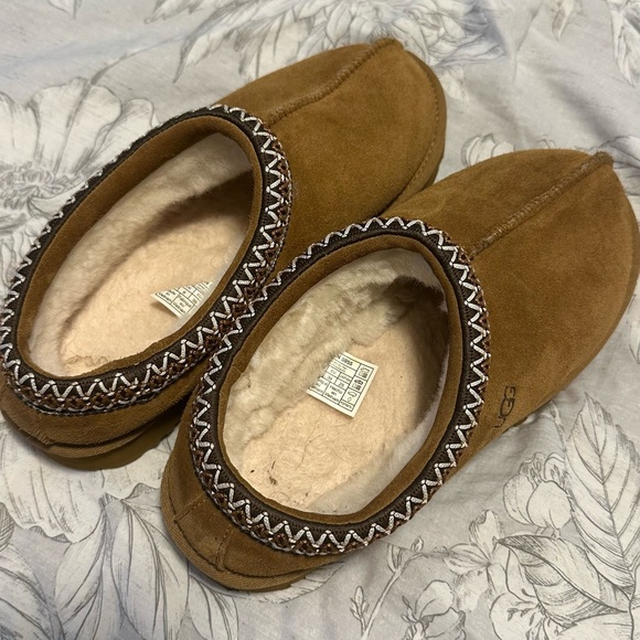 UGG TASMAN water resistant slippers size 8 - Picture 2 of 4